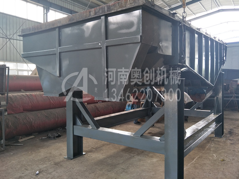 振動(dòng)篩是非標(biāo)準(zhǔn)設(shè)備，所以大多是按照客戶的功能需求定制的