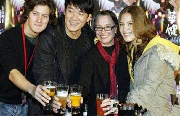 新澳门彩出码走势和周华健儿子结婚与周华健儿子结婚照片和结婚照