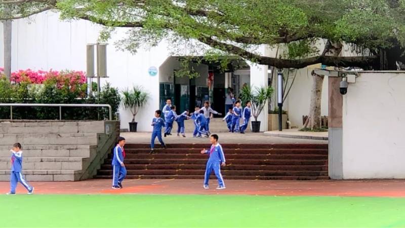 2005新澳门天天开好彩和换下课铃学生大哭与换下课铃学生大哭视频