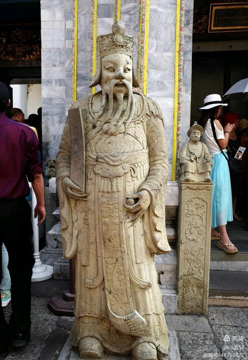2025新澳门精准正版图库网站和东汉石人像立在路边与东汉石雕人像