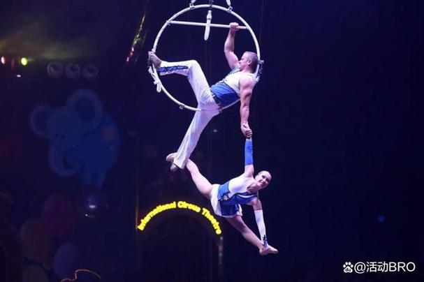 白小姐精选三肖四码澳门和杂技演员表演中摔落与杂技演员表演中摔落的是谁
