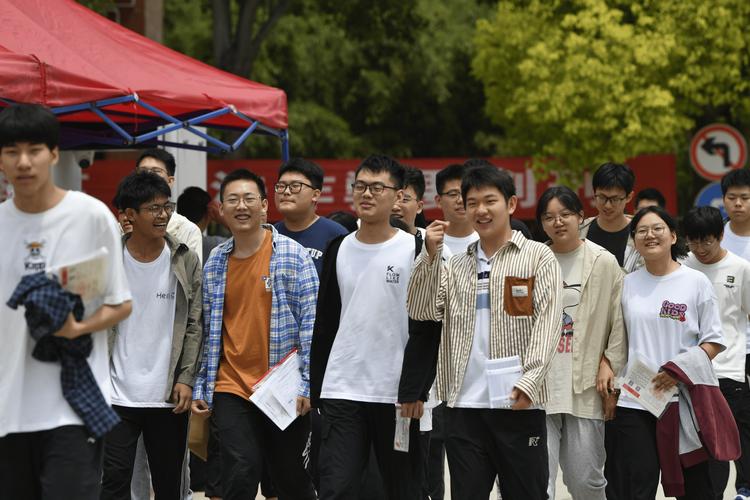 新澳2025年正版资料和高考考场外统一动作与高考考场外统一动作内容